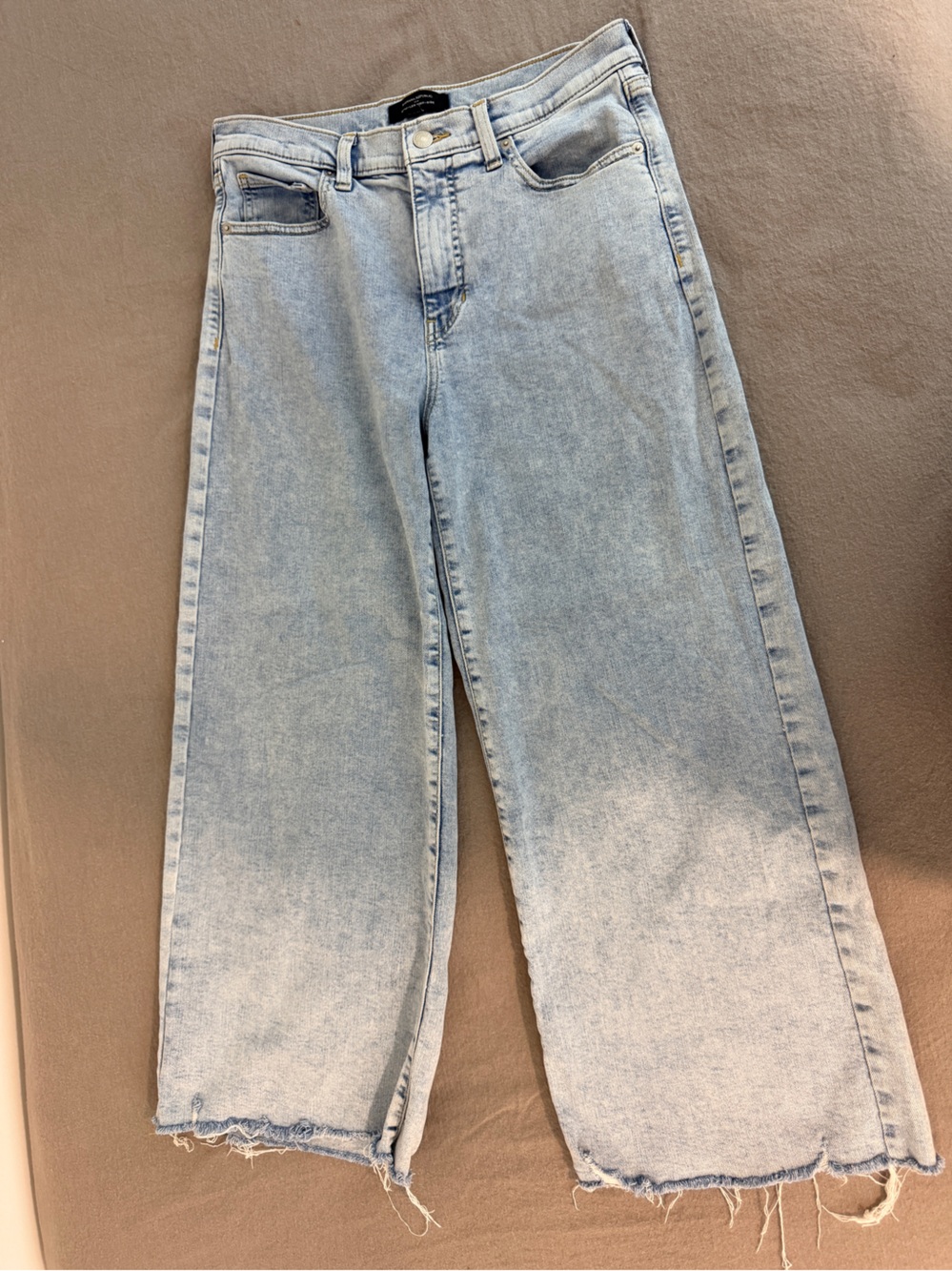 Bananas republic wide leg, high-rise raw cuff light wash jeans. 8